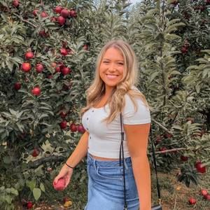 Meet your Posher, Kayla